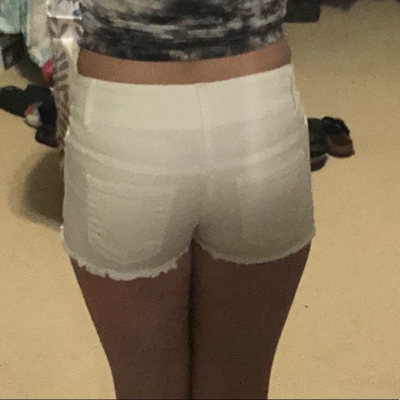 White Mid Rise Jean Shorts Size 0 Charolette Russe - Picture 3 of 8